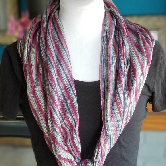 Soft light weight scarf/shawl PNK/BLU/GRN Striped - Picture 5 of 12